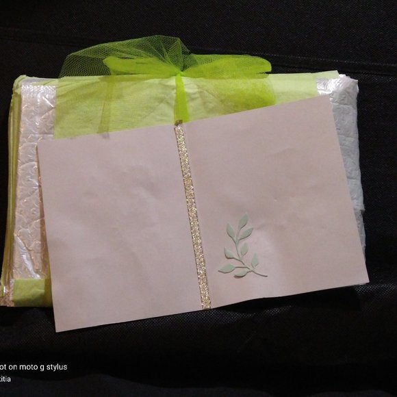 2 Pearl, 1 Saffron Daisy puffed Bouquet Jewelled Sentiments - Picture 3 of 3